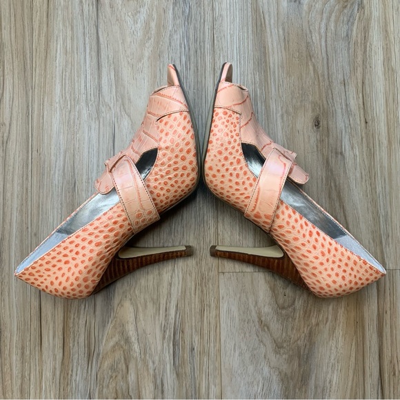 BCBG "Lady" Coral Peach Alligator/Crocodile Open Toe Stiletto Heels Size 6.5 - Picture 3 of 10
